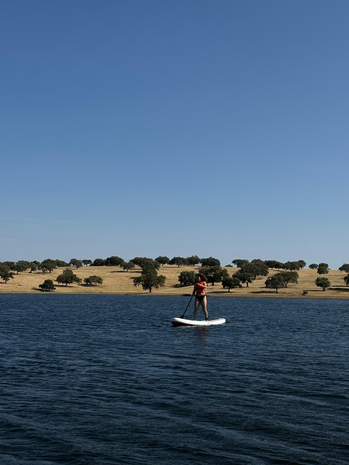 Stand up paddle no Alqueva ao amanhecer, Alentejo