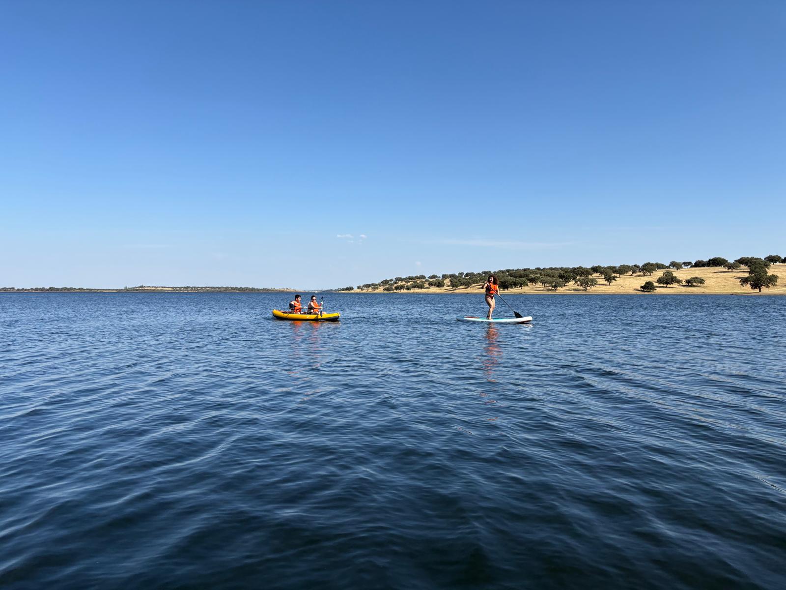 Alqueva, Alentejo, vista ampla do lago ao entardecer